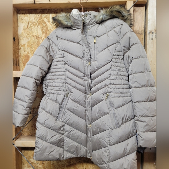 halitech Jackets & Blazers - Halitech NWT Women's Beige Quilted Jacket with Faux Fur Hood Size XL